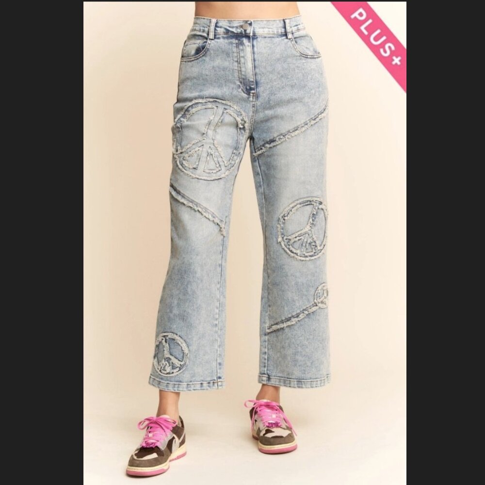 DAVI & DANI Light Wash Peace Sign Cropped Jeans